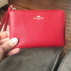Red ❤️ COACH Wristlet NWT!  ❤️🤩